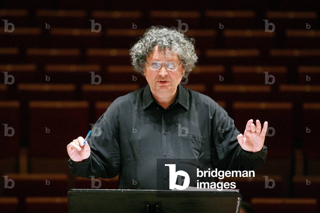 "Rene Jacobs dirige il Freiburger Barockorchester alla Salle Pleyel." di Frederique Toulet