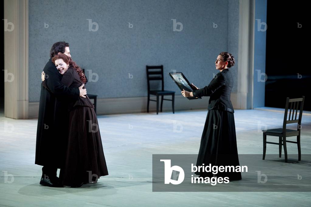James Morris (Der Hollander), Adrianne Pieczonka (Senta) and Marie Ange (Marie-Ange) Todorovich (Mary). The ghost ship, Richard Wagner's opera at Opera Bastille, September 2010. Orchestra and choir of the Opera de Paris directed by Peter Schneider and directed by Willy Decker. Photography