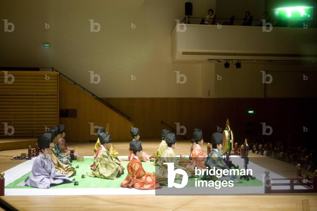 Ensemble of Gagaku imperial Reigakusha, Salle Pleyel. Photography September 2009