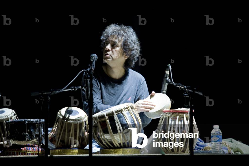 Zakir Hussain with tablas and percussion. Grande Halle de la Villette, Paris. Photography January 2008