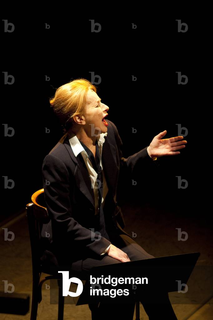 Nada Strancar sings Brecht. Cite de la musique, Paris. Photography November 2010.