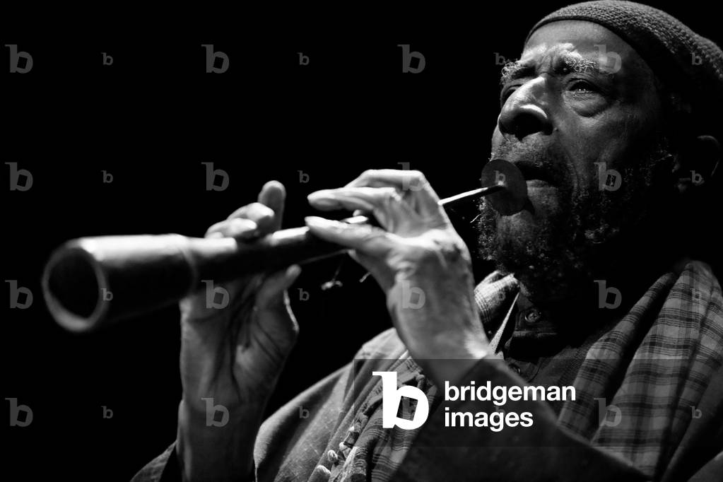 Archie Shepp sul sassofono e ha la voce e Yusef Lateef sul sassofono e sul flauto. Grande Halle de la Villette