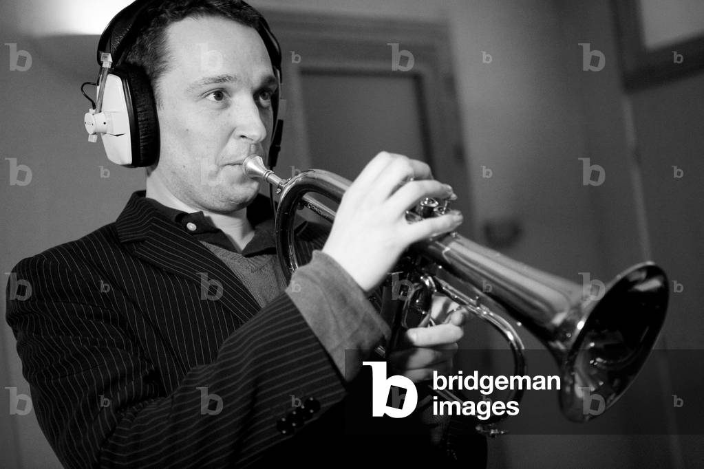 Acoustic recording of “Heads or Tails” with Alex Tassel on the trumpet, Guillaume Naturel on the flute and saxophone, Daniel Romeo on the bass, Christian Brun on the guitar and Laurent de Wilde on the piano. Photography 2009