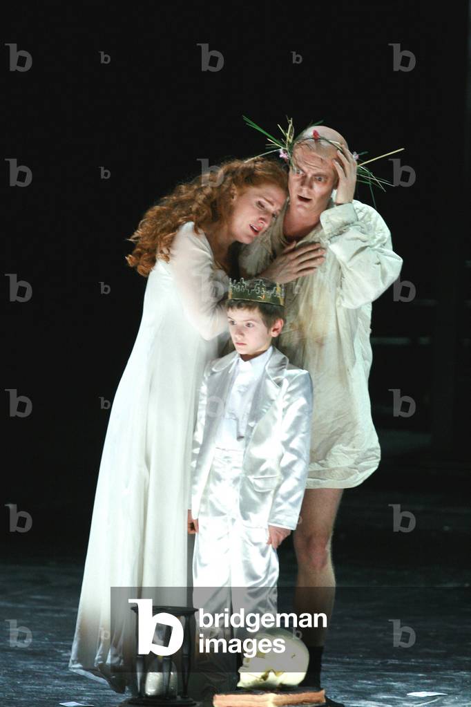 Laura Claycomb (Anne Trulove) and Toby Spence (Tom Rakewell). General repetition of “The Rake's Progress””, opera by Igor Stravinsky at Opera Gernier, Frevrier 2008. Orchestre et choreurs de l'Opera de Paris directed by Edward Gardner and directed by Olivier Py. Photography