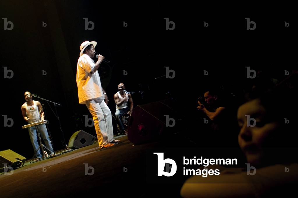 Selection Gramoun Sello and his ensemble.