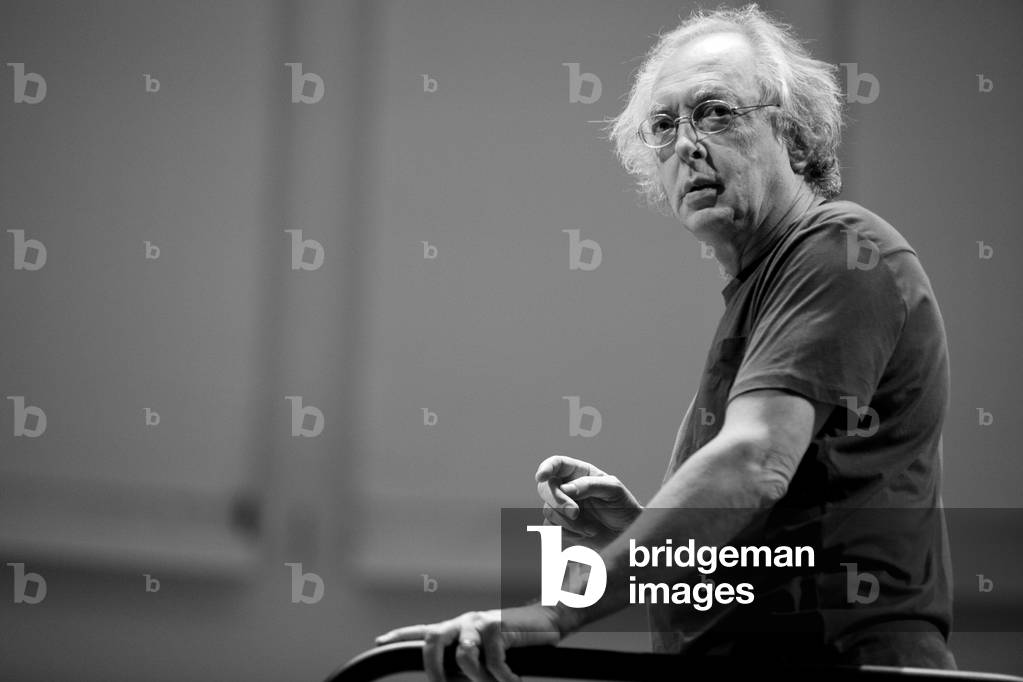 "Orchestre des Champs Elysees diretto da Philippe Herreweghe. Salle Pleyel" di Frederique Toulet, b/w