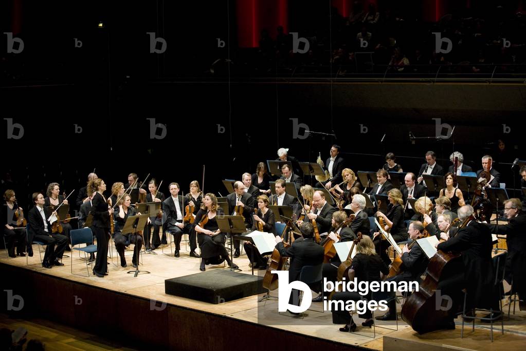 Chamber orchestra of europe directed by Vladimir Aschkenazy (Vladimir Ashkenazy), a music citation. Photography 2008 (18/12/2008 and 19/12/2008).