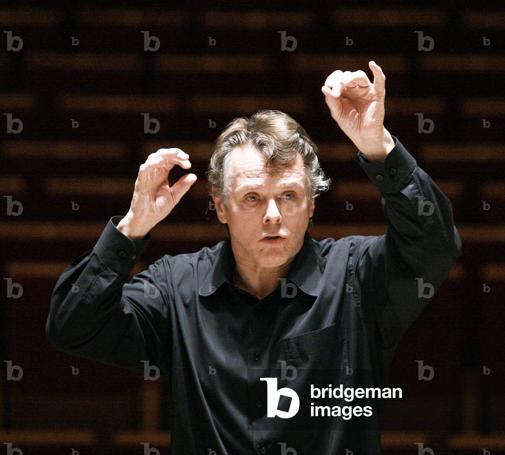 Mariss Jansons directs the Amsterdam Concertgebouw at the Playel Hall. Photography 2008 (24/05/08).