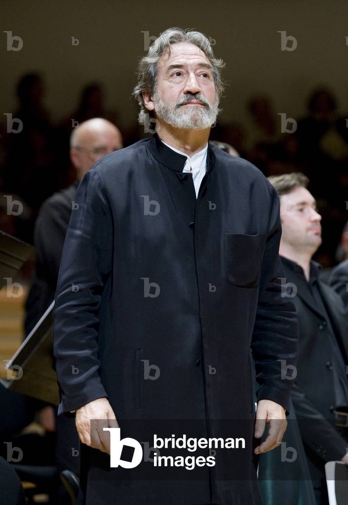 The Concert des Nations is directed by Jordi Savall, Salle Pleyel, Paris. Photography 2009 (12/06/2009)