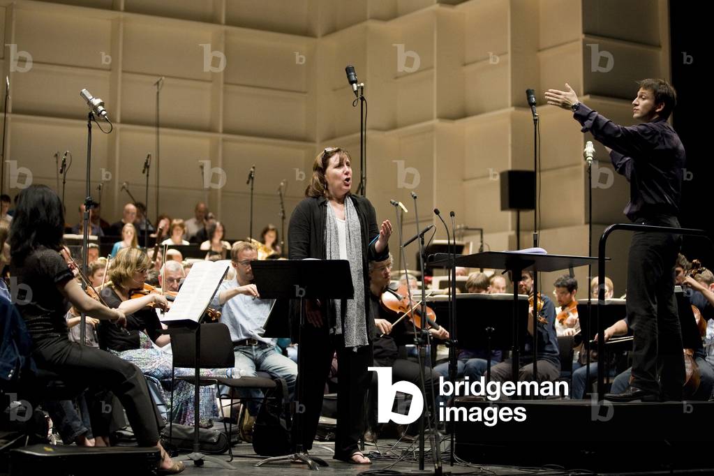 Opera Bastille Orchestra diretta da Cornelius Meister. Soprano Dawn Upshaw. Voce: Dominique Blanc. Frederic La