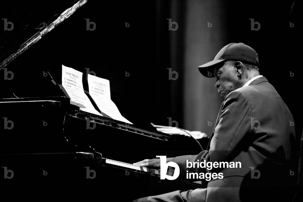 Hank Jones on piano at La Grande Halle de La villette, Paris. Photography festival jazz a la villette 2009