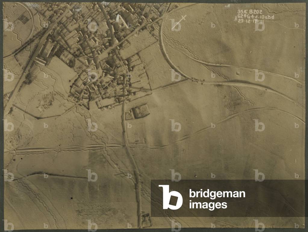 Aerial photograph with WWI trenches, 1917 (b/w photo)