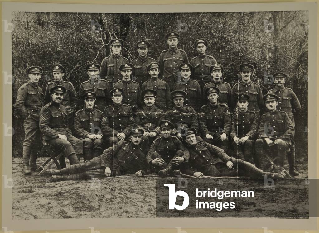 Group portrait, possibly the Leicester Royal Horse Artillery, 1914-15 (b/w photo)