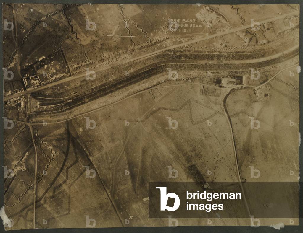 Aerial photograph with WWI trenches, 1918 (b/w photo)