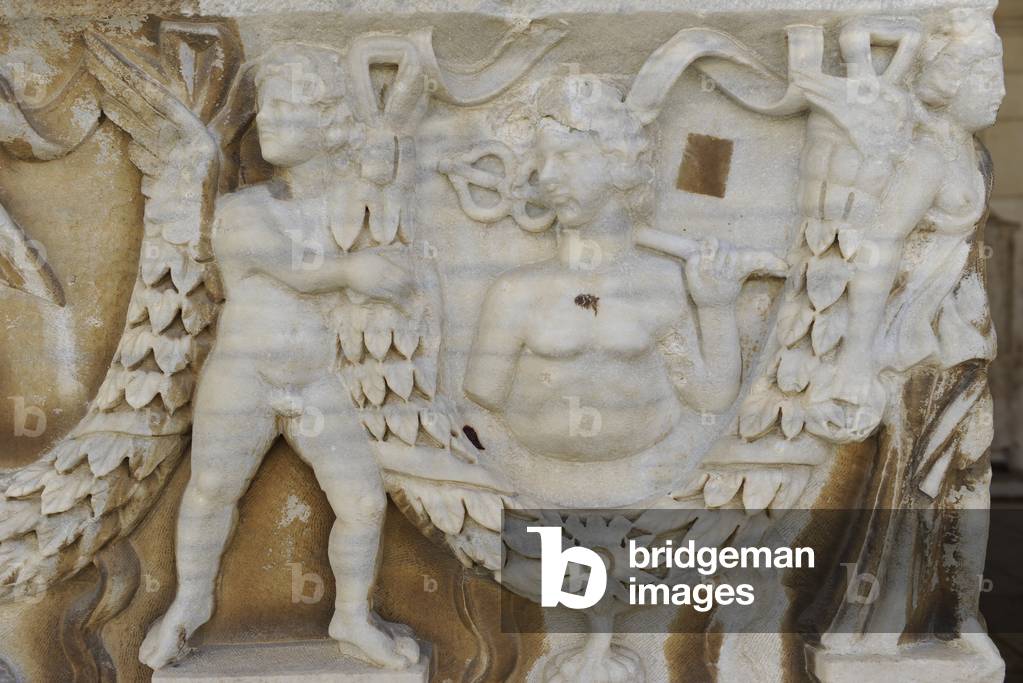 Garland sarcophagus, detail (marble)