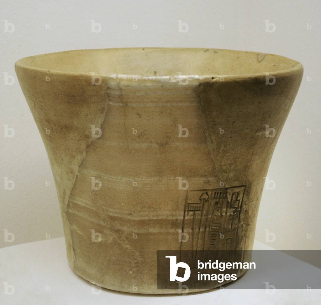 Mesopotamia. Bowl with a votive inscription of Rimush.23th century BC. Alabaster, Lagash. Sargonic Period. Akkadian Empire.