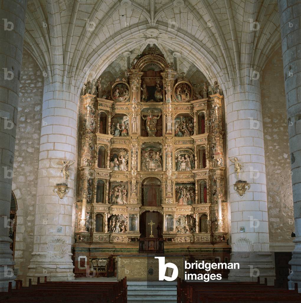 Interior of the Church of Santa Maria with plateresque altarpiece, Alarcon, Spain (photo)