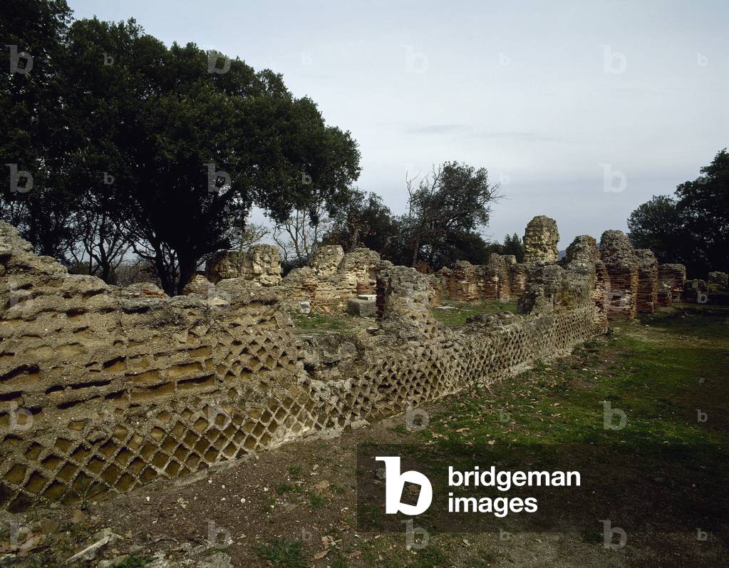 View of the Acropolis ancient walls: Temple Zeus, 5th century BC, Campania, Italy (photo)