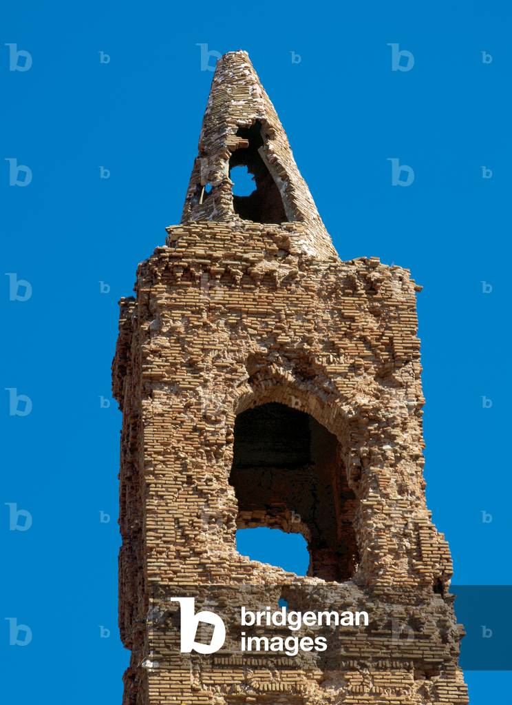 Ruins of the belfry of San Martín de Tours, Belchite, Spain (photo)