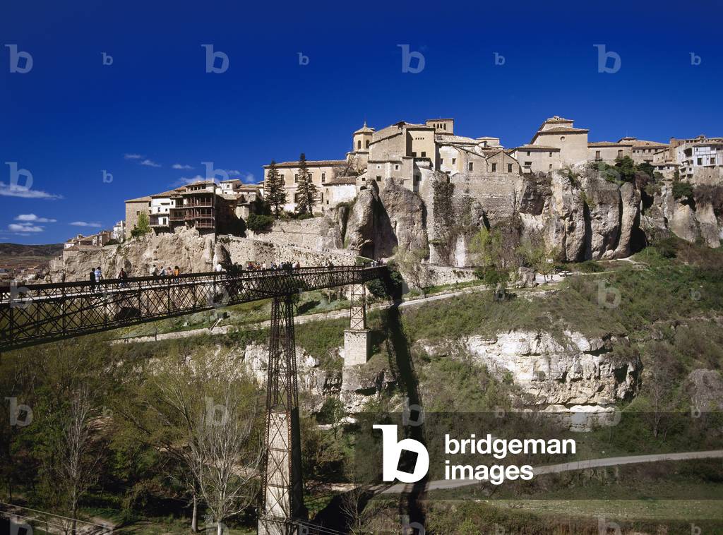 Old town with the Hanging Houses and the bridge of St. Paul, Cuenca, Spain (photo)