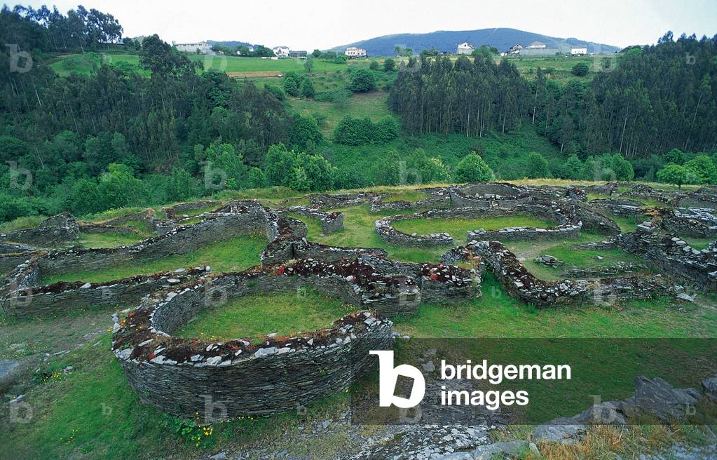 Celtic art: Stone building (with slate and mud) dating from the Bronze Age and Iron Age. Site of Castro de Coana, Villacondide, Asturias.