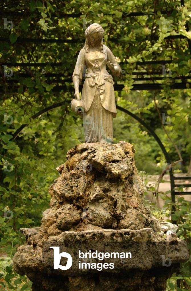 Statue in the National Garden (Ethnikos Kipos), Athens, Greece (photo)