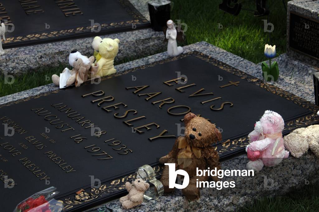 Tennessee. Memphis. Graceland Mansion to Elvis Presley (1935-1977). Grave of 