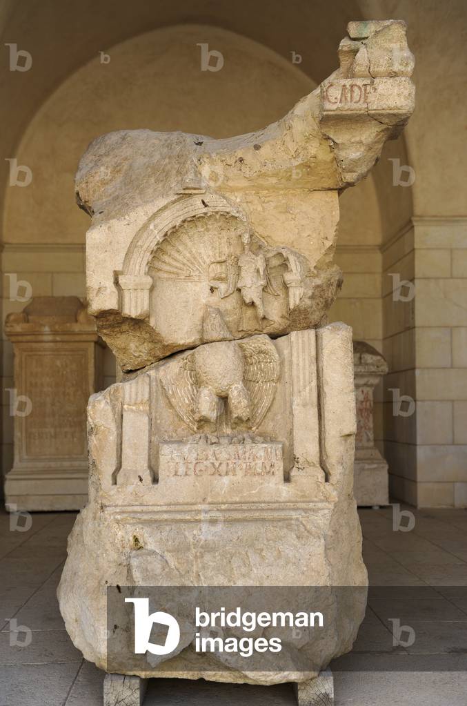 Funerary altar, late 1st-2nd century BC (calcerows)