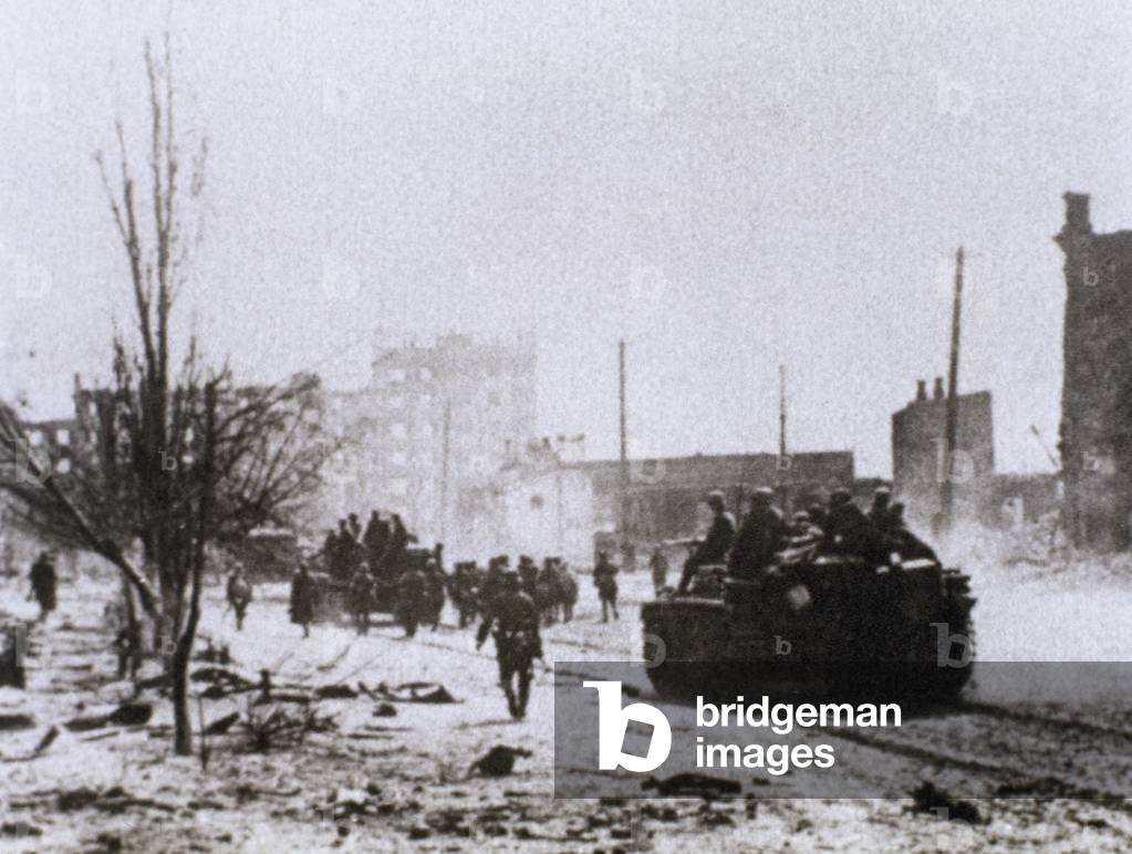 WORLD WAR II (1939-1945). Battle of Stalingrad. Artillery into the city of Stalingrad. USSR.