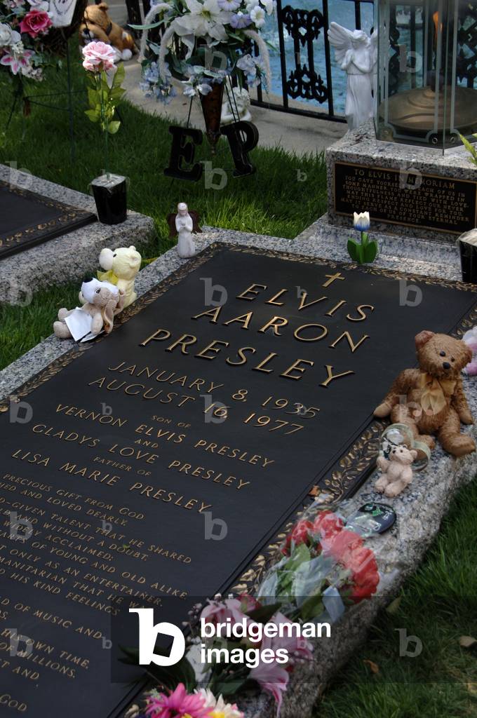 Tennessee. Memphis. Graceland Mansion to Elvis Presley (1935-1977). Grave of 