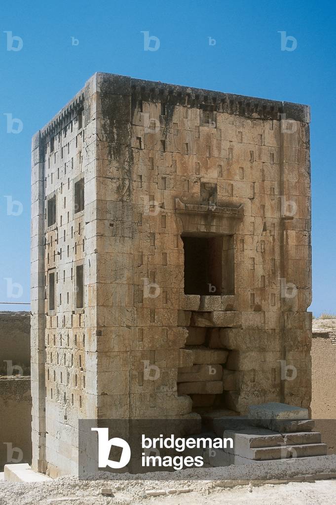 Cube of Zoroaster. 5th century BC Achaemenid-era tower. Naqsh-e Rustam. Zoroastrian religion. Iran (photo)
