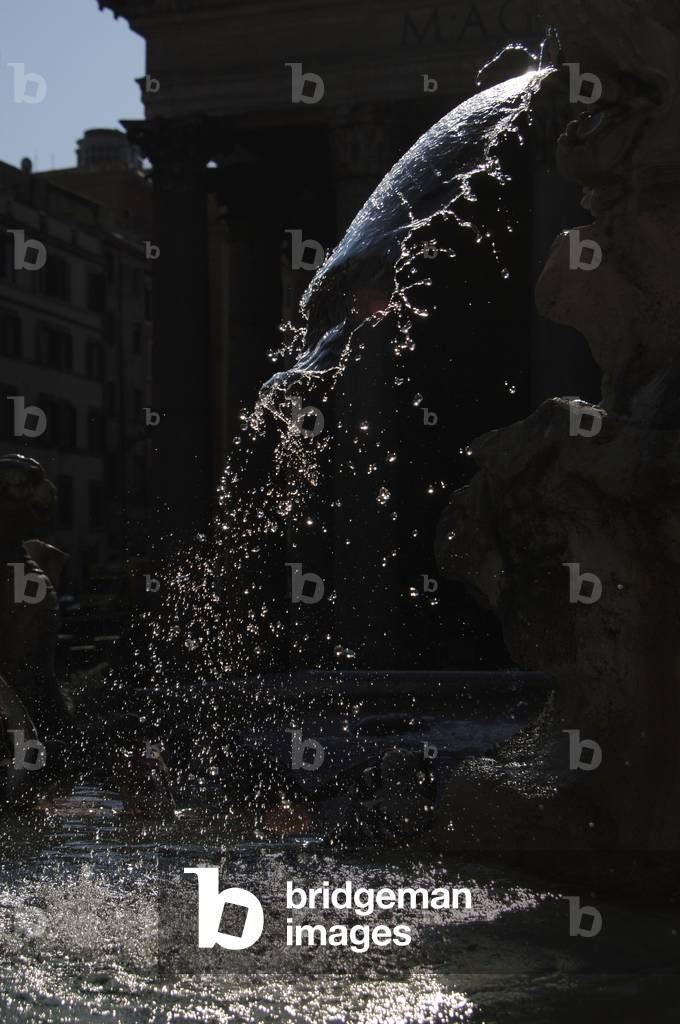 Fountain. Water jet. Italy.
