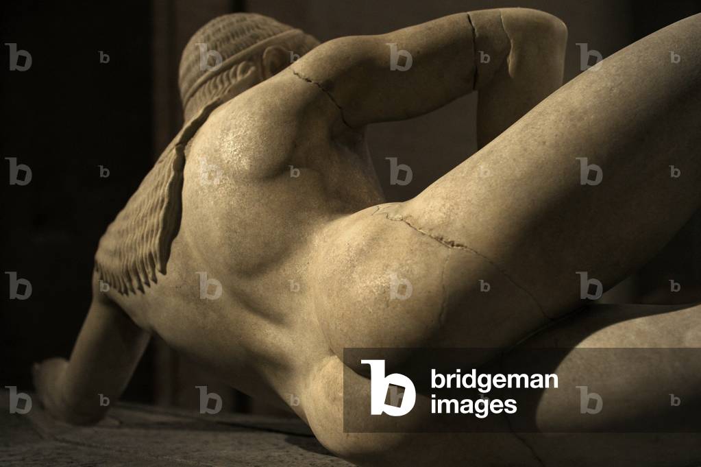 Aegina West Pediment. 500-490 BC. Detail of fallen trojan warrior. Temple of Aphaia. Greece.
