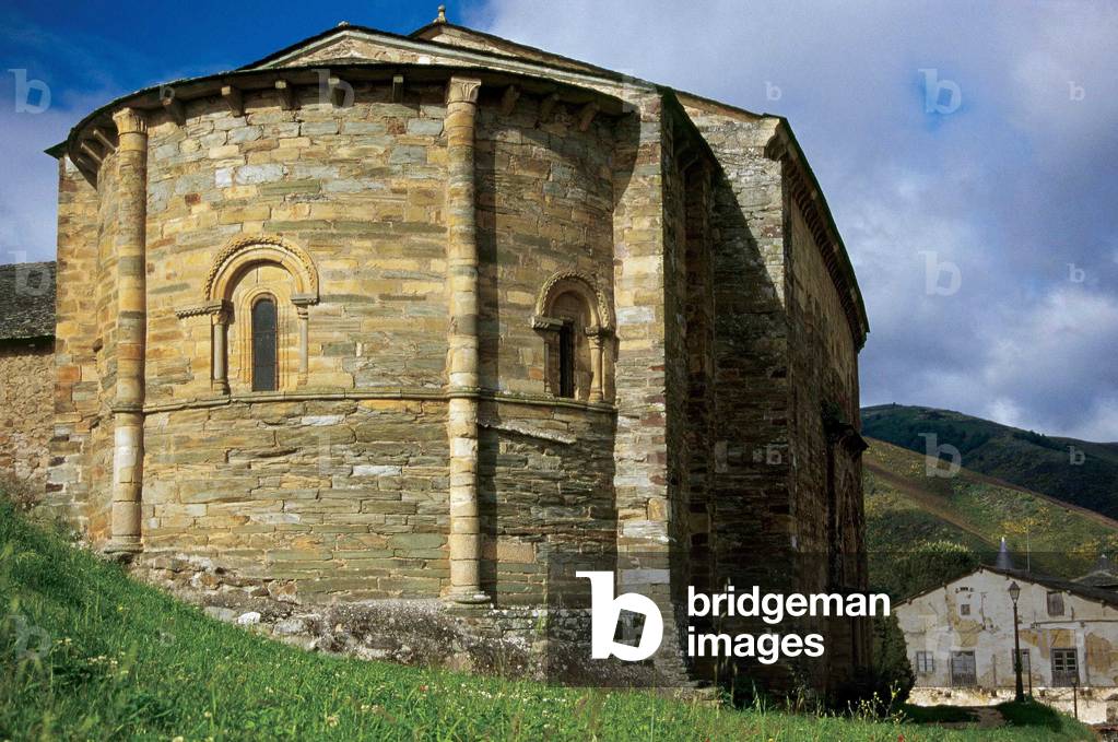 Romanesque art. View of the apse of the church of Saint James (Santiago), 12th century. Villafranca del Bierzo, Spain