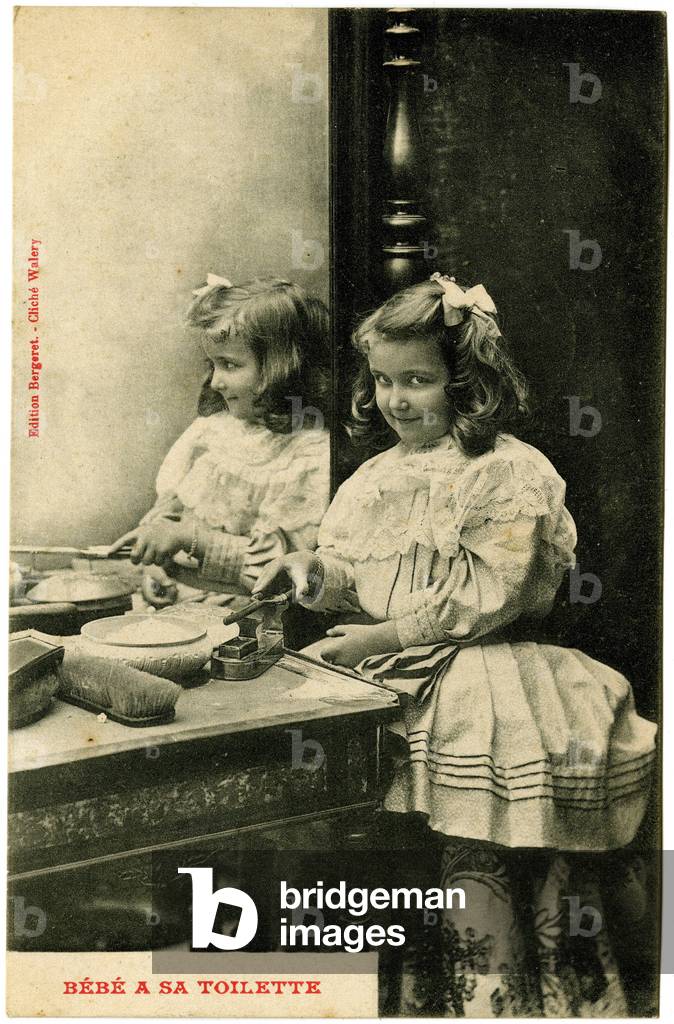 Filllette has her toilet with a basket dress.