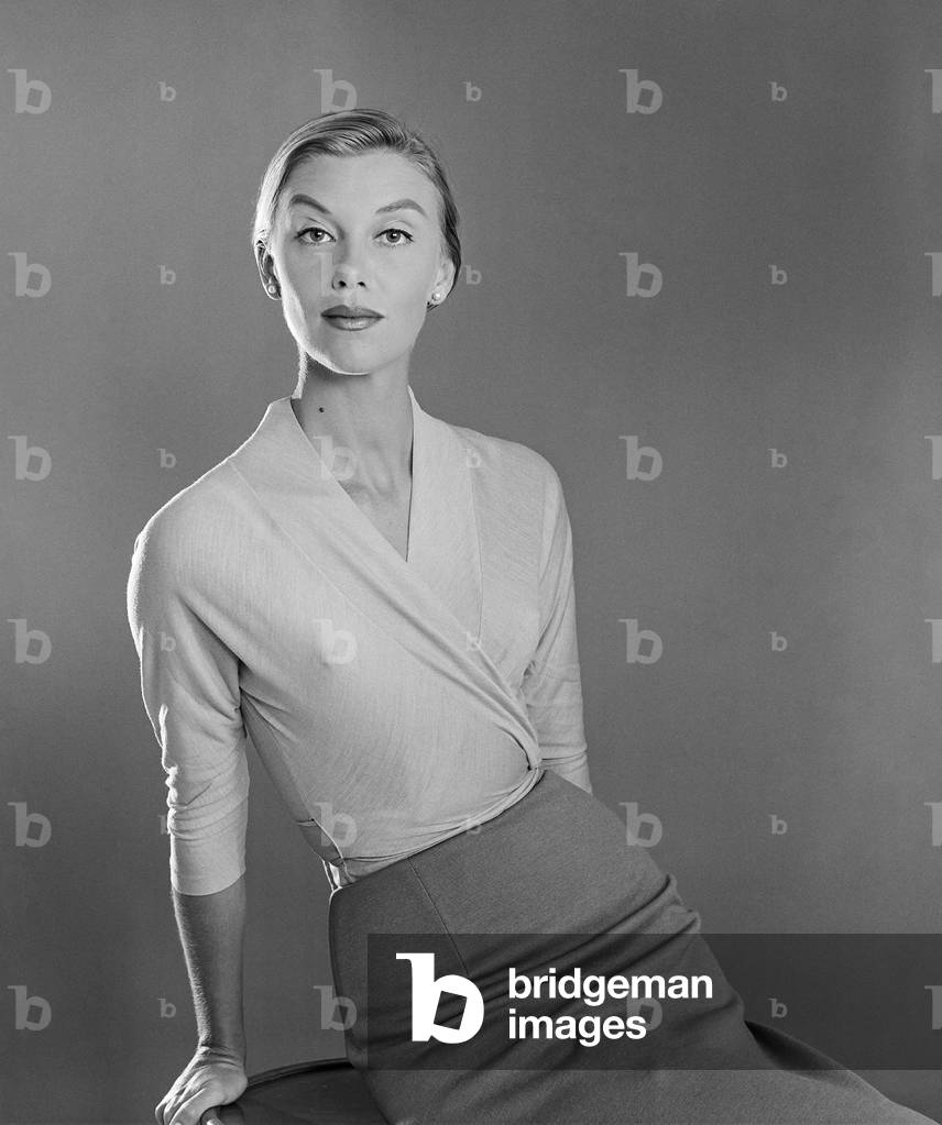 Loredana Pavone wearing a dress from Simonetta, 1955 (b/w photo)