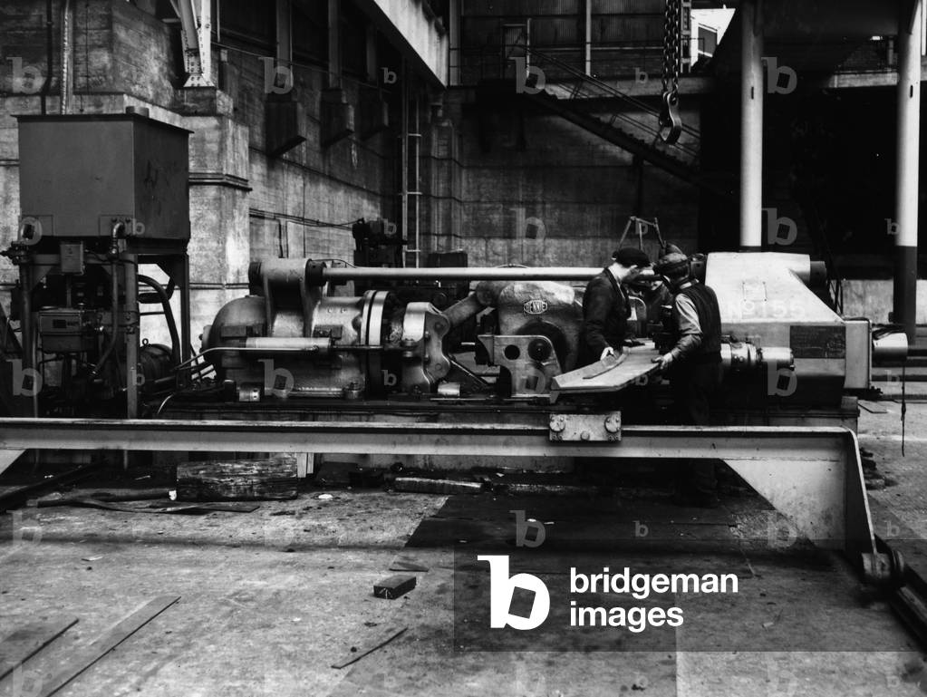 The construction of port and starboard frames as they are bent together, Hawthorn Leslie Yard, Hebburn, UK (b/w photo)