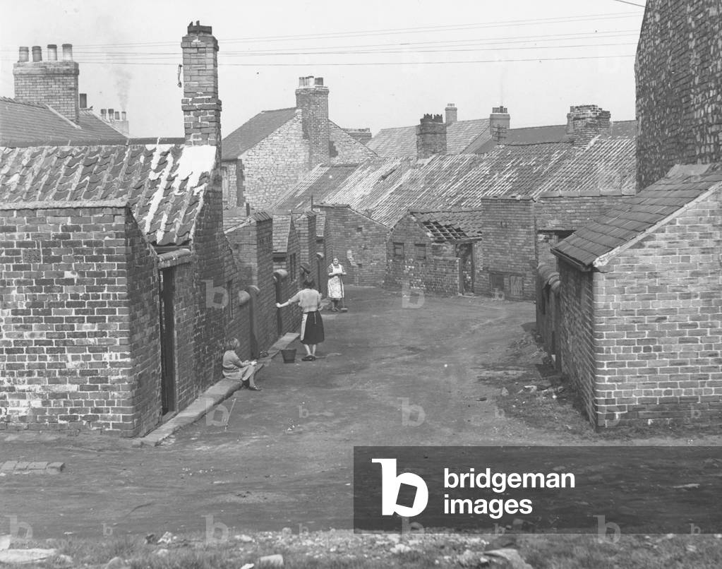 Eighth Row, Brickgarth, Easington Lane, Sunderland, UK, mid 20th century (b/w photo)