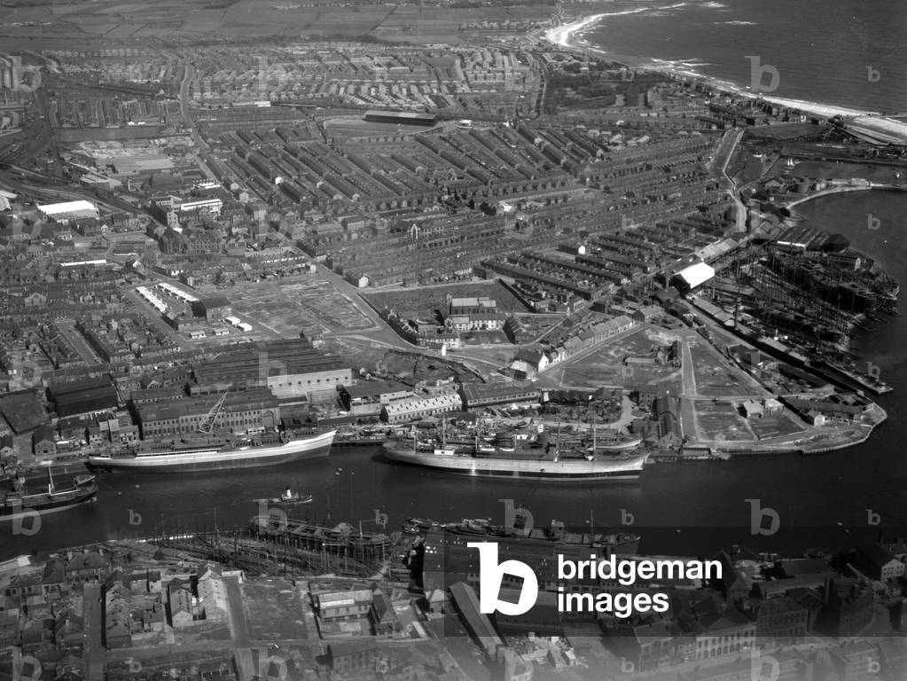 Aerial view of the River Wear, UK, 1948 (b/w photo)

