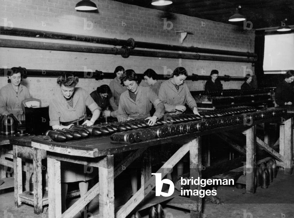 Inspecting gun shells, Northumberland Road, Newcastle upon Tyne, UK, 1942 (b/w photo)
