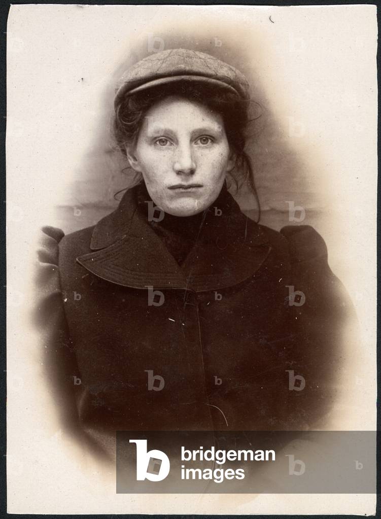 Mary Brewis, arrested for stealing coal, North Shields, UK, 1908 (b/w photo) 