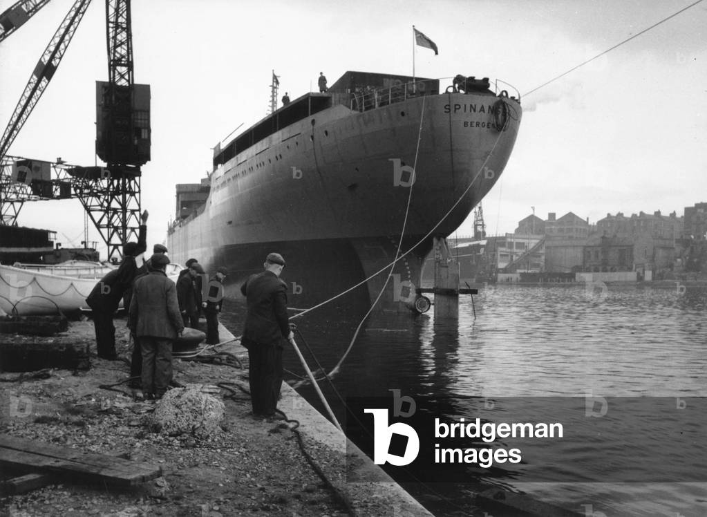 Mooring the tanker 'Spinanger' after launch, Sunderland, Tyne and Wear, UK, 1957 (b/w photo)