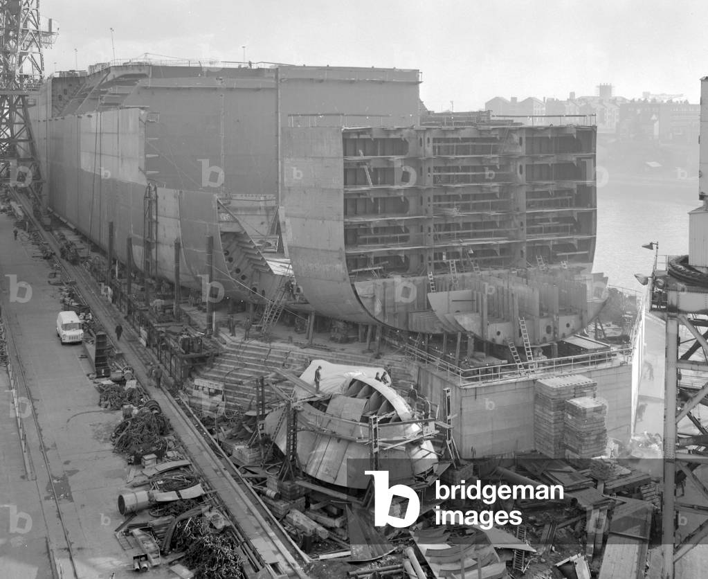 Working on the bow of 'Naess Crusader', Sunderland, UK, 1972 (b/w photo)