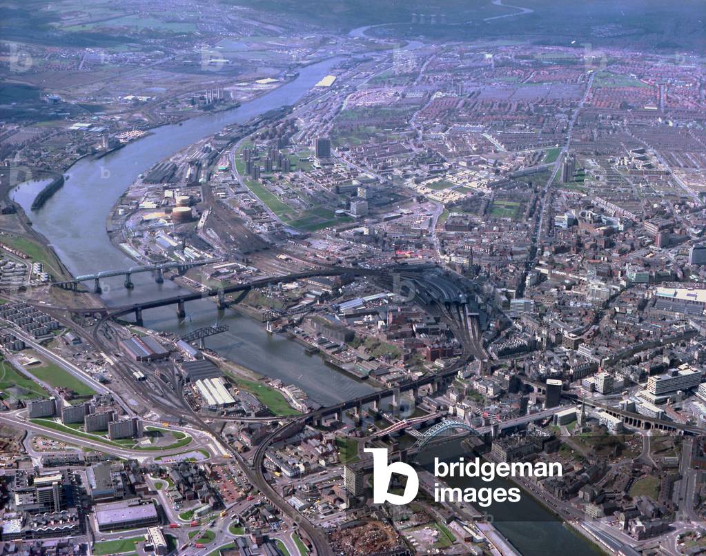 Looking West along the River Tyne, Newcastle upon Tyne and Gateshead, UK, 1978 (photo)