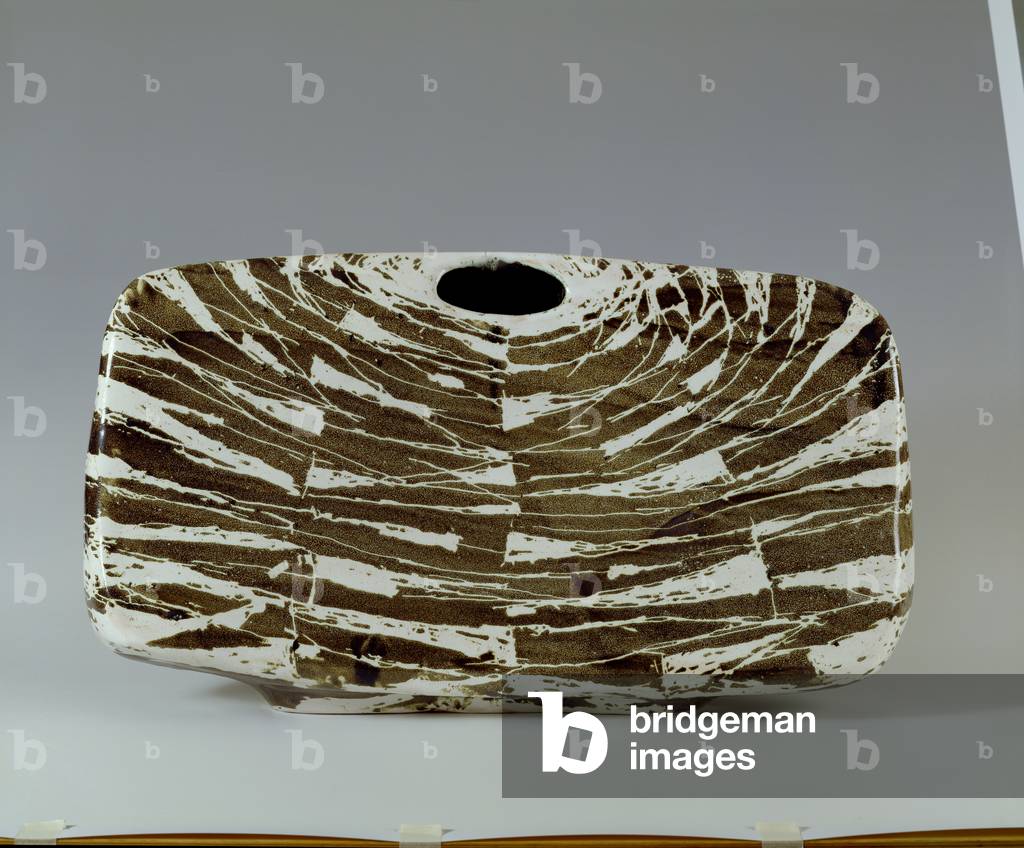 Concave pot, 1978 (earthenware with white & green glaze)