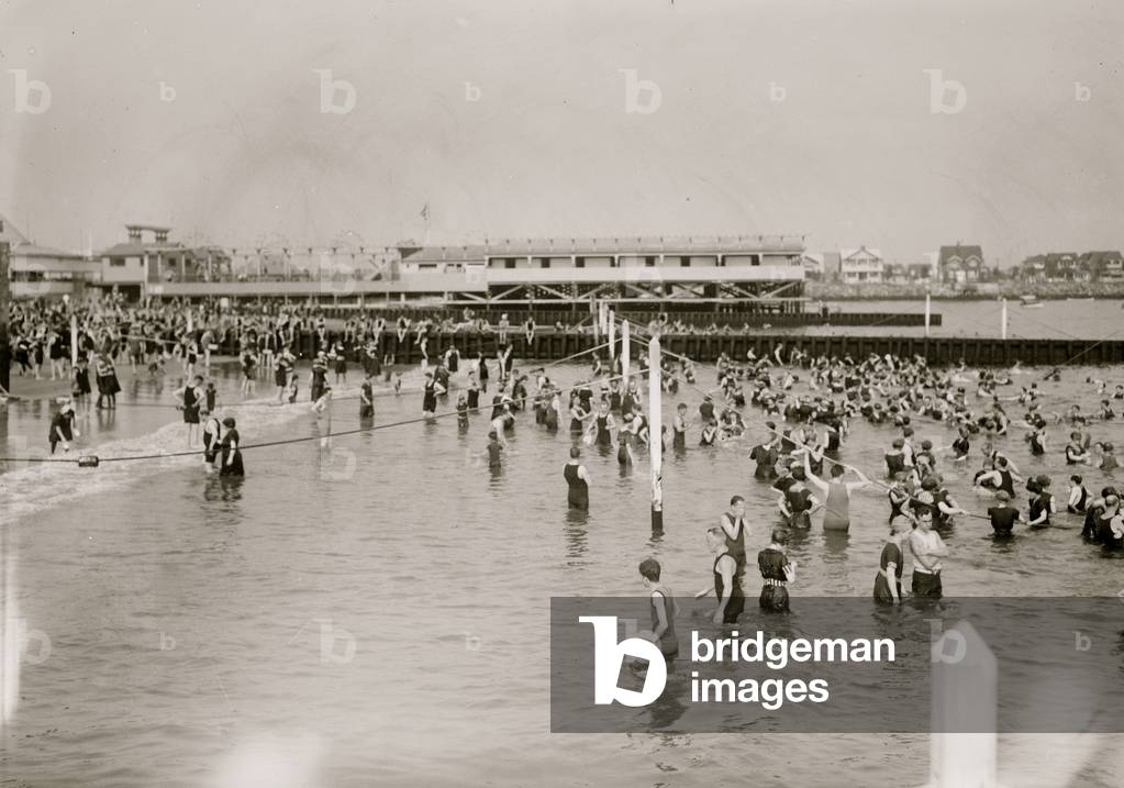 Bathing at Brighton Beach, Brooklyn (photo)