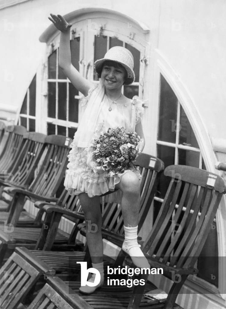 New York, New York: 5 luglio 1926
La cantante bambina Doris Nirdlinger salpa per l'Europa sul Leviatano SS per