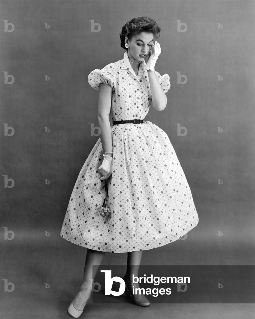 Bild von Fotografie "Vereinigte Staaten: um 1956
Eine Frau", b/w