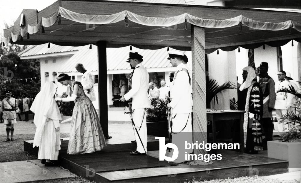 Queen Elizabeth II (Elisabeth) confers an Honorary OBE. Queen Elizabeth II confers an Honorary OBE to Reverend