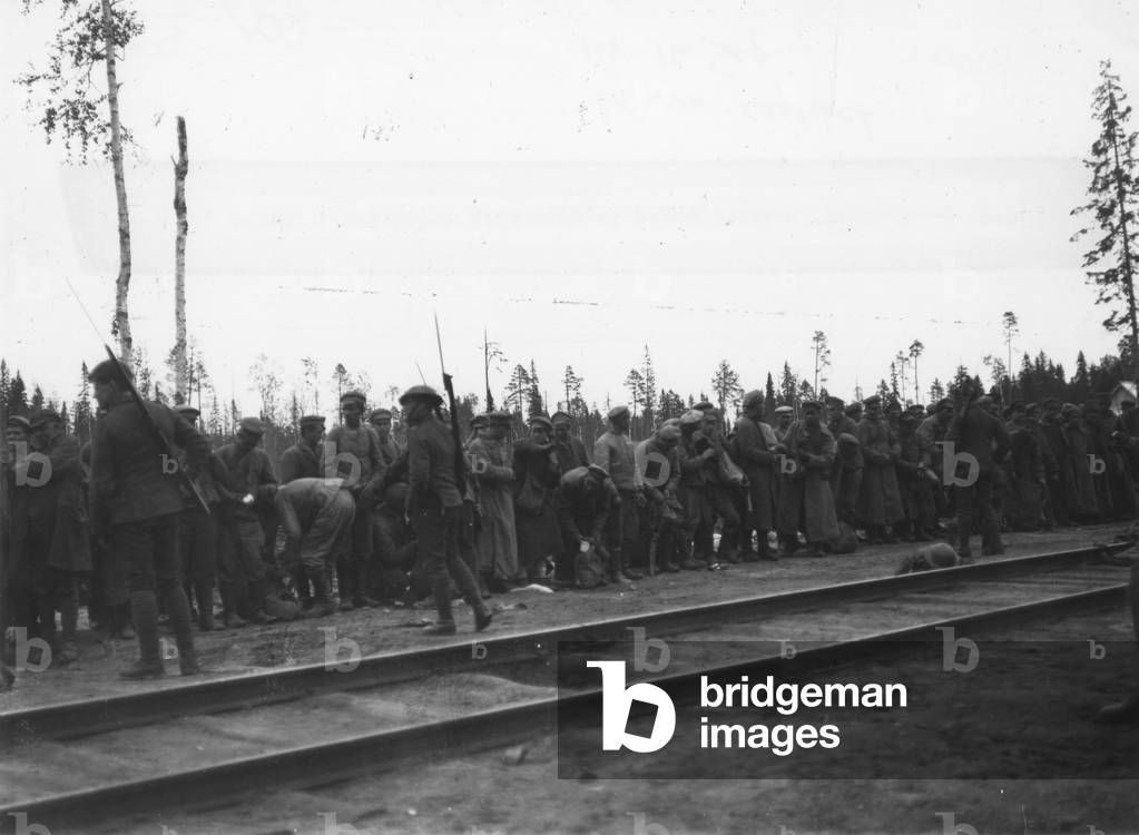 Image of Photography depicting Bolshevik prisoners at Lijma Station 1919 by Unknown photographer, b/w